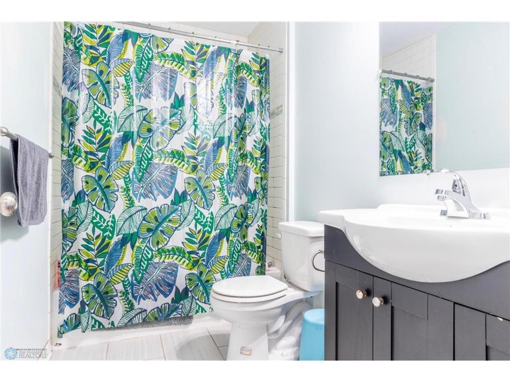 Lyndale Oasis Hotel Minneapolis Bagian luar foto